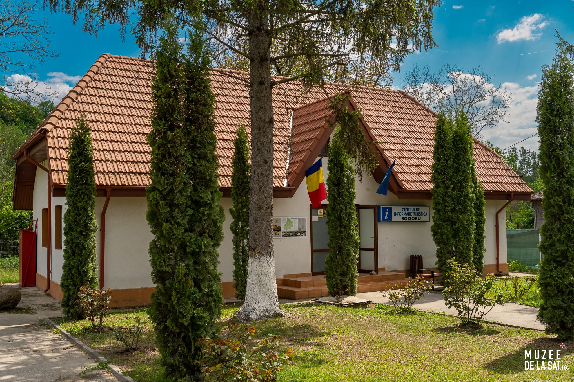 Poza Muzeul Formelor