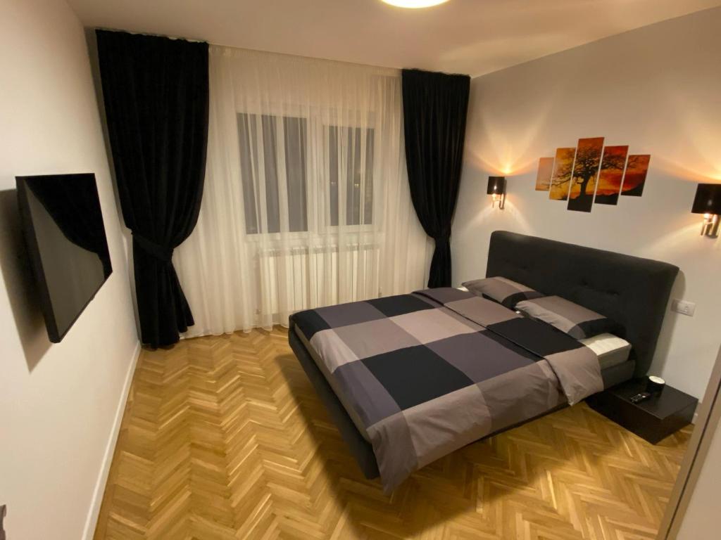 CENTER LOFT