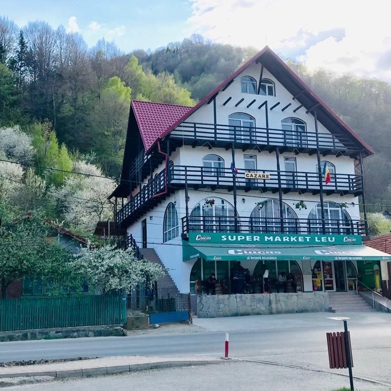 CASA LEU