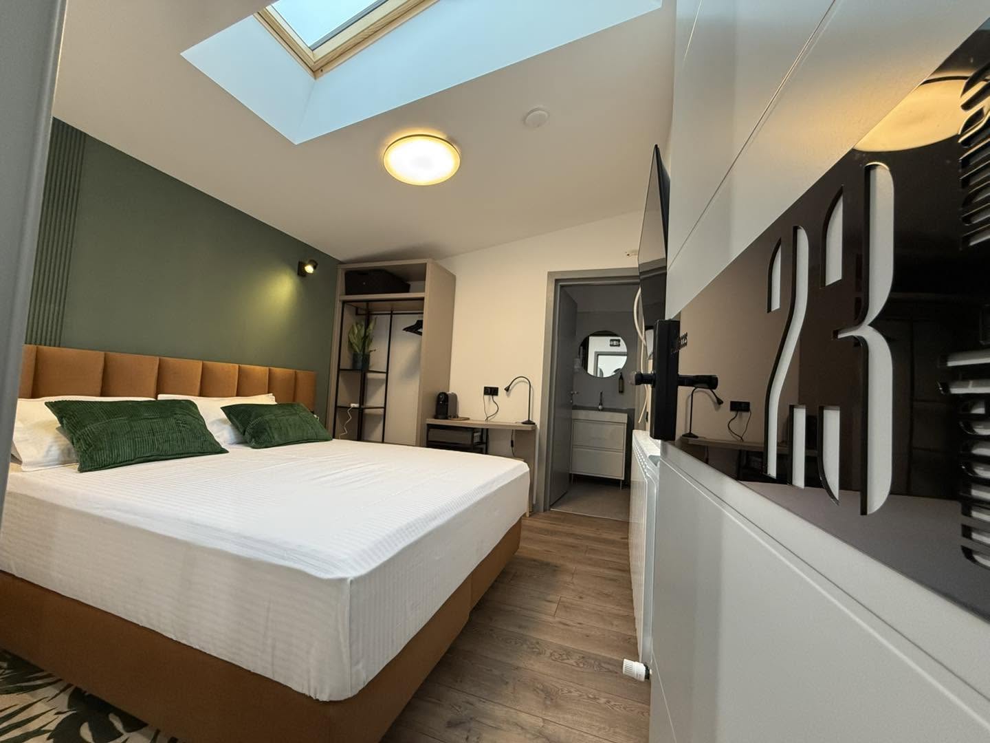 JADE GUESTHOUSE