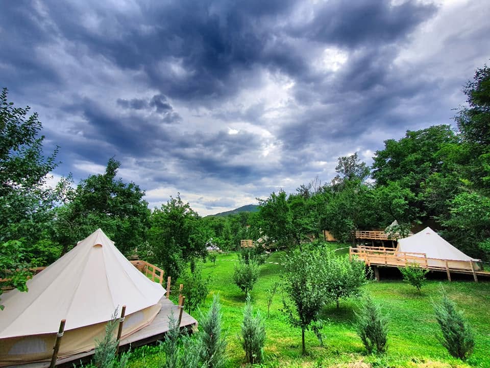 ȚINUTUL LUANEI GLAMPING RESORT