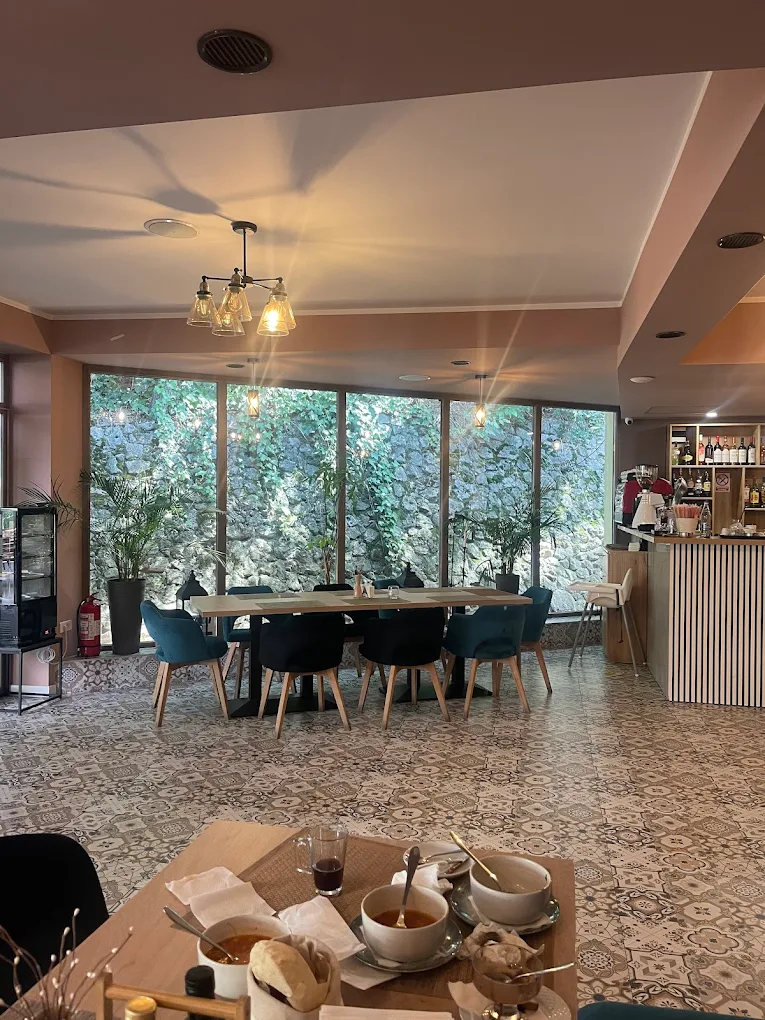 RESTAURANT H