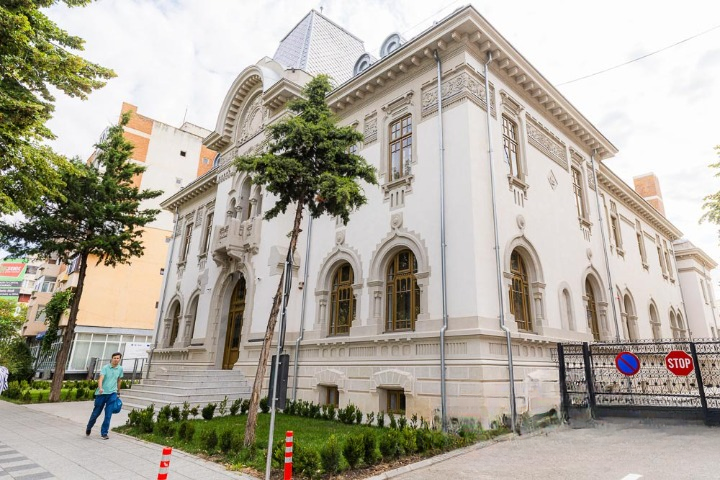 Centrul Expoziţional, Cultural şi Turistic al judeţului Buzău , fosta Biblioteca Județeană „Vasile Voiculescu”